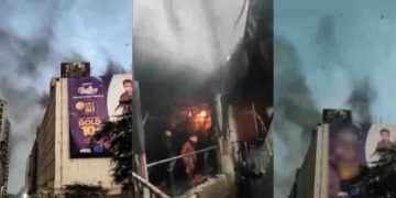 കറാച്ചിയിലെ ഷോപ്പിംഗ് മാളിൽ വൻ തീപിടിത്തം; 11 പേർ മരിച്ചു