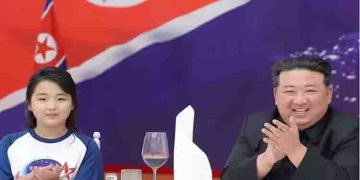 ചാര ഉപഗ്രഹ വിക്ഷേപണം വിജയകരം, മകൾക്കും ഭാര്യയ്ക്കുമൊപ്പം ശാസ്ത്രജ്ഞർക്ക് സ്വീകരണവുമായി കിം