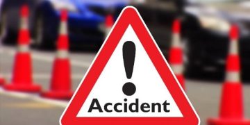 ഓട്ടോറിക്ഷ ട്രക്കിലിടിച്ച് വിദ്യാ‍ർത്ഥികൾക്ക് പരിക്ക്