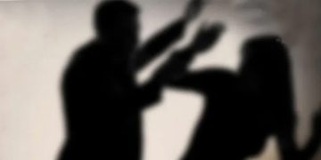 കോഴിക്കോട് സെയില്‍സ് ഗേളിനെ ക്രൂരമായി മര്‍ദ്ദിച്ചു ; കടയുടമ അറസ്റ്റില്‍