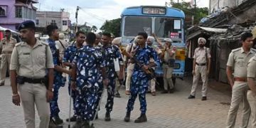 ഛത്തീസ്ഗഡിലെ നിയമസഭാ തെരഞ്ഞെടുപ്പിനിടെ ഏറ്റുമുട്ടൽ ; 3 സുരക്ഷാ ഉദ്യോഗസ്ഥർക്ക് പരുക്ക്