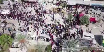 വിദേശികളടക്കം 400ലേറെ പേർ ആദ്യ ദിനം റാഫാ ഗേറ്റ് കടന്നു; വ്യോമാക്രമണം ദുരിതാശ്വാസ ക്യാമ്പിൽ ബോംബിട്ട് ഇസ്രയേൽ