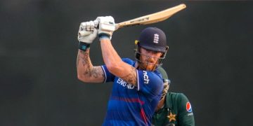 പാകിസ്താനെതിരെ ഇംഗ്ലണ്ടിനു മികച്ച സ്കോർ