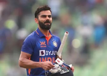 ഫിഫ്റ്റിക്ക് പിന്നാലെ കോലി മടങ്ങി ; ഇന്ത്യയ്ക്ക് വൻ തിരിച്ചടി