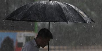 തമിഴ്നാടിന്റെ വിവിധ മേഖലകളില്‍ ശക്തമായ മഴ തുടരുന്നു