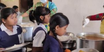 സ്കൂൾ വിദ്യാർത്ഥികൾക്കുള്ള ഉച്ചഭക്ഷണ പദ്ധതിക്കായി പുതിയ സമിതിയുണ്ടാക്കാൻ വിദ്യാഭ്യാസ വകുപ്പിന്റെ ഉത്തരവ്