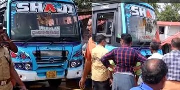 കൊടുങ്ങല്ലൂർ അഴീക്കോട് നിയന്ത്രണം വിട്ട ബസ് ഹാർബറിലേക്ക് ഇടിച്ചു കയറി
