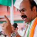 നികുതി പിരിക്കേണ്ടയാളെ സംഭാവന പിരിക്കുന്ന ആളാക്കി , മുഖ്യമന്ത്രി അനുമോദിച്ചു ; ഗുരുതര തെറ്റെന്ന് വിഡി സതീശൻ