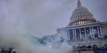 ക്യാപിറ്റോൾ ആക്രമണക്കേസ് പ്രതികളിലൊരാളെ പിടികൂടിയത് ഡേറ്റിംഗ് ആപ്പിലൂടെ യുവതി നടത്തിയ സ്റ്റിംഗ് ഓപ്പറേഷന്‍