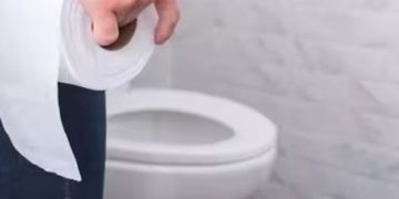 പുരുഷന്മാരുടെ മൂത്രത്തില്‍ രക്തം കാണുന്നത് ഈ മൂന്ന് ക്യാന്‍സറിന്‍റെ ലക്ഷണമാകാം…