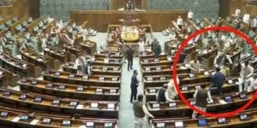 ലോക്സഭയിൽ വൻ സുരക്ഷാ വീഴ്ച: സന്ദർശക ​ഗാലറിയിൽ നിന്ന് രണ്ടു പേർ നടുത്തളത്തിലേക്ക് ചാടി