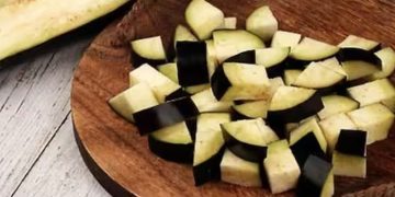 ഈ ഏഴ് ഭക്ഷണങ്ങള്‍ ഒരിക്കലും വേവിക്കാതെ കഴിക്കല്ലേ…