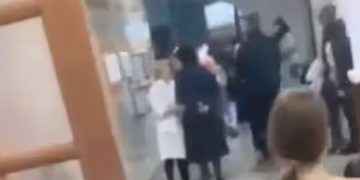 അച്ഛന്‍റെ ഷോട്ട്ഗണ്ണുമായി സ്കൂളിലെത്തി 14കാരി; ഒപ്പം പഠിക്കുന്നവർക്ക് നേരെ വെടിയുതിർത്തു, ഒരു കുട്ടി മരിച്ചു