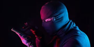 മോഷ്ടിച്ച ഫോൺ തിരികെ വേണമെങ്കില്‍ പണം നല്‍കണം , ഇല്ലെങ്കില്‍…; വിചിത്ര ഭീഷണിയുമായി കള്ളന്‍