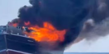 ഒമാന്‍ കടലില്‍ ചരക്ക് കപ്പലിന് തീപിടിച്ചു; 11 ഇന്ത്യക്കാരെ രക്ഷപ്പെടുത്തി