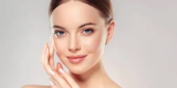 തിളങ്ങുന്ന ചര്‍മ്മത്തിന് വേണം ഈ പോഷകങ്ങൾ