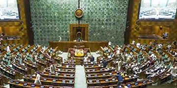 ലോക്സഭയിലെ പ്രതിഷേധം: എഎം ആരിഫിനെയും തോമസ് ചാഴികാടനെയും സസ്പെന്റ് ചെയ്തു