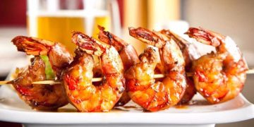 ചെമ്മീന്‍ പിടിക്കുന്നതിനും വ്യാപാരത്തിനും നിരോധനം ഏര്‍പ്പെടുത്തി