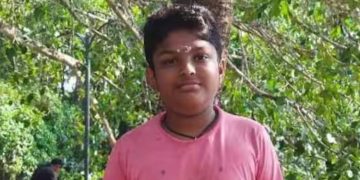 കുളത്തിൽ വീണ കൂട്ടുകാരനെ ജീവൻ പണയപ്പെടുത്തി രക്ഷിച്ച് എട്ടാം ക്ലാസുകാരൻ