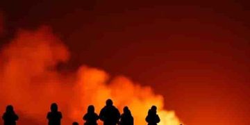 അഗ്നിപര്‍വ്വത ലാവ ; അടിയന്തരാവസ്ഥ പ്രഖ്യാപിച്ച് ഐസ്‍ലാന്‍ഡ്, 4000 പേരെ ഒഴിപ്പിച്ചു