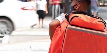 സൗദിയിൽ ഡെലിവറി ജോലി ഇനി സൗദികൾക്ക് മാത്രം; വിദേശികൾ സ്വന്തം നിലയിൽ ഈ ജോലി ചെയ്യാൻ പാടില്ല