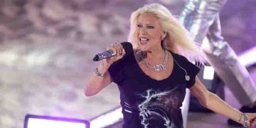 വിമാനത്തിൽ മദ്യപിച്ച് ബഹളമുണ്ടാക്കി; ഹോളിവുഡ് പോപ്പ് താരം സാമന്ത ഫോക്സ് അറസ്റ്റിൽ