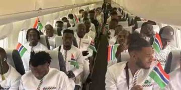 ക്യാബിനിലെ ഓക്സിജൻ വിതരണം തകരാറിൽ, വിമാനയാത്രക്കിടെ മയങ്ങി വീണ് ഗാംബിയൻ ഫുട്ബോൾ ടീം, ഒഴിവായത് വൻദുരന്തം