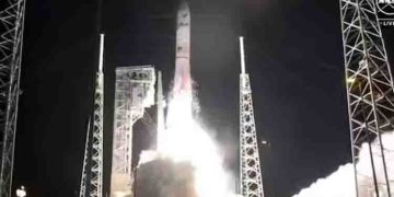 കുതിച്ചത് ചന്ദ്രനിലേക്ക്, ഇന്ധനം ചോർന്ന് തിരികെ ഭൂമിയിലേക്ക്