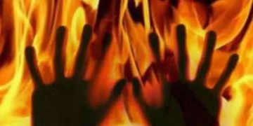 ദലിത് യുവാവിനെ വിവാഹം കഴിച്ച 19കാരിയെ തല്ലിക്കൊന്ന് പിതാവും ബന്ധുക്കളും; മൃതദേഹം ചുട്ടെരിച്ചു