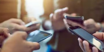 ജോലിക്കിടെ ഫോൺ ഉപയോഗിച്ചാൽ സംഭവിക്കുന്നതെന്ത്? 1990 ൽ ഫോൺ നിരോധിച്ച കമ്പനിയിലെ പഠനം തെളിയിക്കുന്നത് അറിയാം!