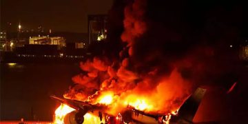 ജപ്പാനിൽ വിമാനങ്ങൾ കൂട്ടിയിടിച്ച് തീപിടിച്ചു; 379 യാത്രക്കാരെ രക്ഷപ്പെടുത്തി, അഞ്ചു പേരുടെ വിവരമില്ല