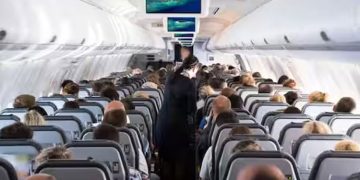 മദ്യലഹരിയിൽ എയര്‍ ഹോസ്റ്റസിനെ കടിച്ചു; പാതിവഴിയിൽ വിമാനം തിരികെ പറന്നു, ഒന്നും ഓര്‍മയില്ലെന്ന് യാത്രക്കാരൻ