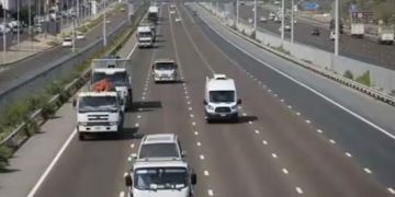 ട്രാഫിക് നിയമങ്ങളില്‍ മാറ്റം വരുത്തി; അബുദാബിയില്‍ വലിയ വാഹനങ്ങള്‍ക്ക് ഓവര്‍ടേക്കിങ്ങിന് അനുമതി