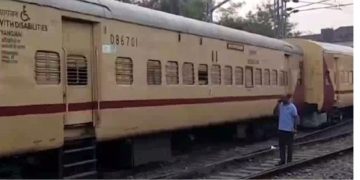 എക്സിക്യൂട്ടീവ് പാളം തെറ്റിയതില്‍ നടപടി ; നാല് ജീവനക്കാര്‍ക്ക് സസ്പെന്‍ഷന്‍