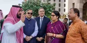 പ്രൗഢഗംഭീരം അനുഗ്രഹീതം; പുണ്യനഗരമായ മദീന സന്ദർശിച്ച് വി മുരളീധരനും സ്മൃതി ഇറാനിയും