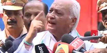 പ്രധാനമന്ത്രിയെ വിളിക്കൂ ; SFI പ്രവര്‍ത്തകര്‍ക്കെതിരെ കേസെടുക്കാതെ കാറില്‍ കയറില്ലെന്നുറപ്പിച്ച് ഗവര്‍ണര്‍