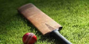 ക്രിക്കറ്റ് മത്സരത്തിൽ പൊക്കിയടിച്ച പന്ത് കൊണ്ട് മറ്റൊരു കളിയിലെ ഫീൽഡര്‍ മരിച്ചു