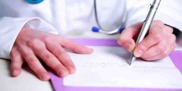 ആളുകൾക്ക് വായിച്ചാല്‍ മനസിലാകണം ; വൃത്തിയുള്ള കൈയക്ഷരത്തിലെഴുതണമെന്ന് ഡോക്ടർമാർക്ക് നിർദേശം