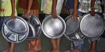 ഉച്ച ഭക്ഷണം തയ്യാറാക്കാൻ വിറകിന് പകരം കത്തിച്ചത് സ്കൂളിലെ ബെഞ്ചുകൾ, അന്വേഷണം