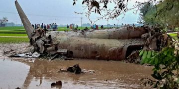 പരിശീലനത്തിനിടെ വ്യോമസേന വിമാനം തകര്‍ന്നു വീണു ; അത്ഭുതകരമായി രക്ഷപ്പെട്ട് പൈലറ്റുമാര്‍