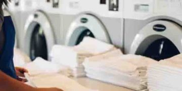 ലോൺഡ്രി സര്‍വീസ്; പുരുഷന്മാർക്ക് വസ്ത്രം മാറാൻ പ്രത്യേക മുറി, നിബന്ധനകൾ വ്യക്തമാക്കി സൗദി മന്ത്രാലയം