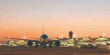 ടോ ട്രക്കിൽ നിന്ന് വീണ 34കാരൻ വിമാനമിടിച്ച് മരിച്ചു