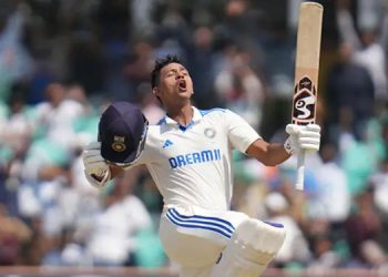 തുടർച്ചയായ രണ്ടാം ടെസ്‌റ്റിൽ ജയ്‌സ്വാളിന്‌ ഇരട്ടസെഞ്ചുറി – 214*; ഇംഗ്ലണ്ടിന്‌ ജയിക്കാൻ 557