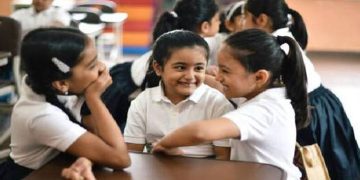 സ്കൂളുൾക്ക് അവധി, മാര്‍ച്ച് 25ന് അടച്ച് 3 ആഴ്ച കഴിഞ്ഞ് തുറക്കും, അധ്യയന കലണ്ടര്‍ പ്രകാരം തീരുമാനമെന്ന് യുഎഇ