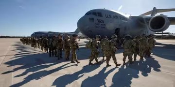 തിരിച്ചടിയുമായി അമേരിക്ക, സിറിയയിലും ഇറാഖിലും വ്യോമാക്രമണം, ലക്ഷ്യമിട്ടത് ഇറാനുമായി ബന്ധപ്പെട്ട കേന്ദ്രങ്ങള്‍