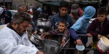 ഗസ്സയിൽ ഇസ്രായേലിന്റെ കൂട്ടക്കൊല: ഭക്ഷണത്തിനായി കാത്തു നിന്നവർക്കു നേരെ ആക്രമണം; 77 മരണം