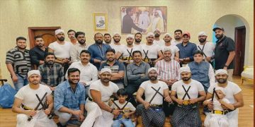 20 വർഷം മുൻപ് കോൽക്കളി പഠിപ്പിച്ച ഗുരുനാഥന് ദുബൈയിൽ ശിഷ്യൻമാരു​ടെ ആദരവ്​