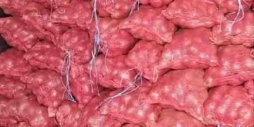 ഉള്ളി കയറ്റുമതി നിരോധനം കേന്ദ്രം ഭാഗികമായി പിൻവലിച്ചു, മൂന്ന് ലക്ഷം മെട്രിക് ടണ്‍ ഉളളി കയറ്റി അയക്കും