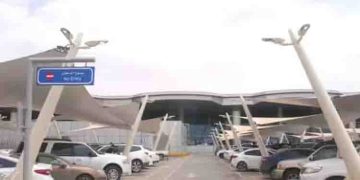 വിമാനത്താവളങ്ങളിൽ നിന്ന് ലൈസൻസില്ലാതെ യാത്രക്കാരെ കയറ്റിയ 305 കാറുകൾ പിടികൂടി; നടപടി ശക്തമാക്കി അധികൃതർ