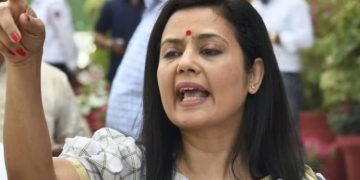 സിബിഐ റെയ്ഡിനെതിരെ തിരഞ്ഞെടുപ്പ് കമ്മീഷന് പരാതി നൽകി മഹുവ മൊയ്ത്ര